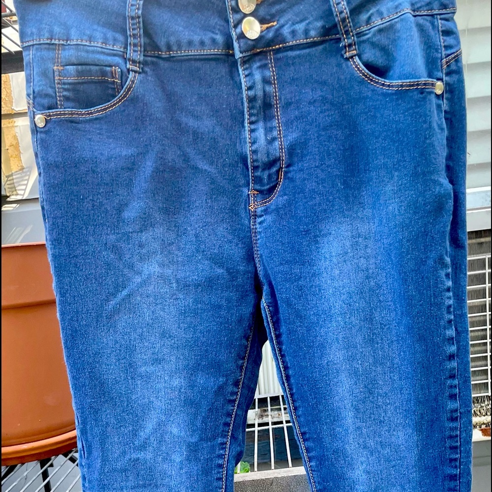 Harley
Blue Jeans
Size 13